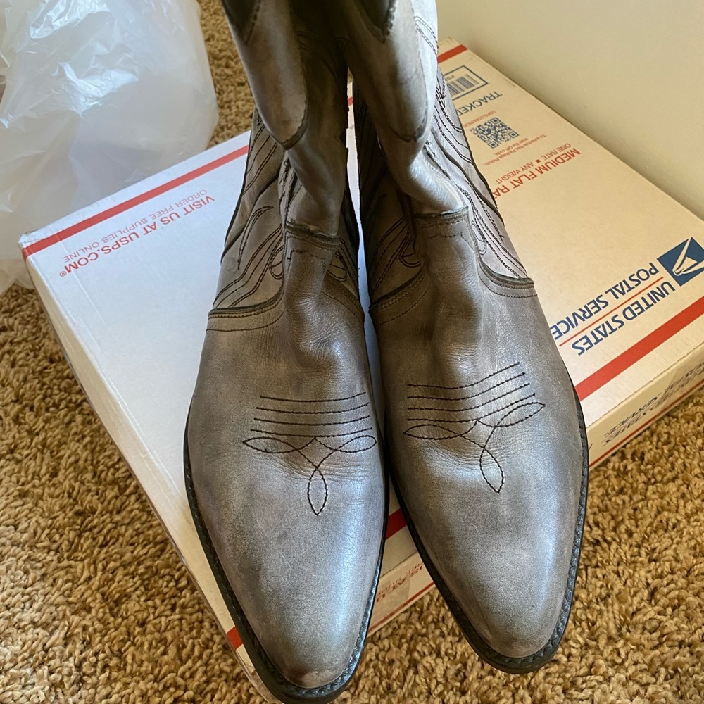 Kenneth Cole Reaction Grey Cowboy Boots Size 8